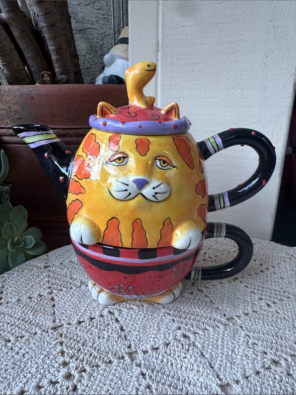 WHIMSICAL “SASSY CAT” HAND-PAINTED STACKING TEA POT AND CUP